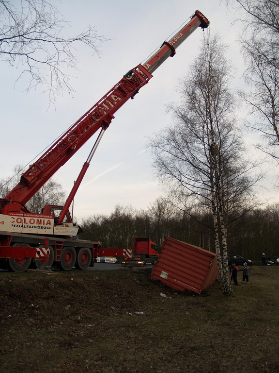 LKW verliert Container Koeln Niehler Ei P114.JPG